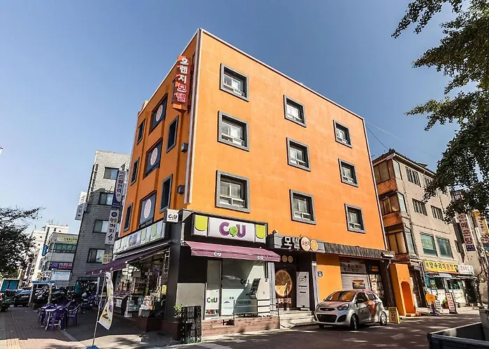 Orange Motel